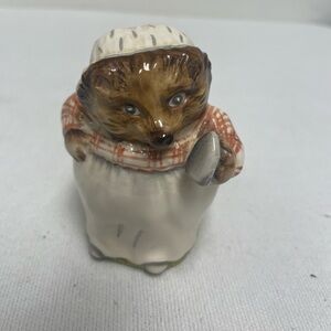 BEATRIX POTTER Mrs Tiggy Winkle HEDGEHOG 1989 England Iron ROYAL ALBERT